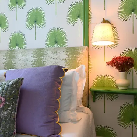 Πανσιόν Flores 105