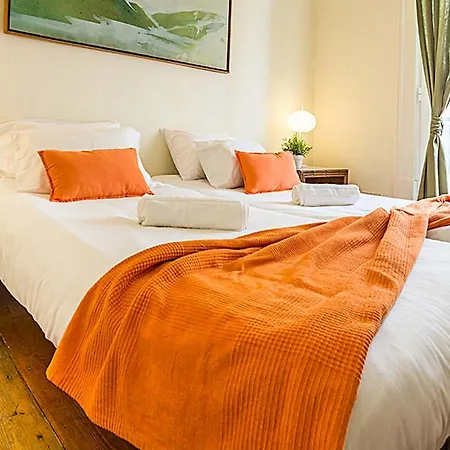 Flores 105 Pensionat 3*