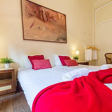 Flores 105 게스트하우스 리스본